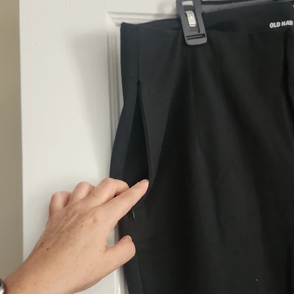 Old Navy Women's NWT Extra High Rise Polished Pixie Pants - Picture 7 of 14